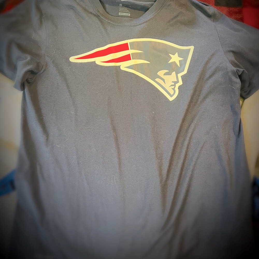 Nike men’s New England Patriots logo dri fit t shirt